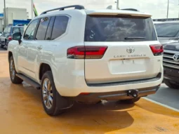 Toyota Land Cruiser VX 2025